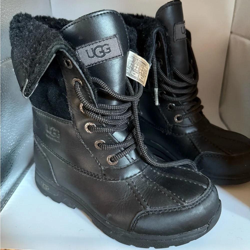 UGG Butte Black Leather Lace-Up Boots - Picture 1 of 6
